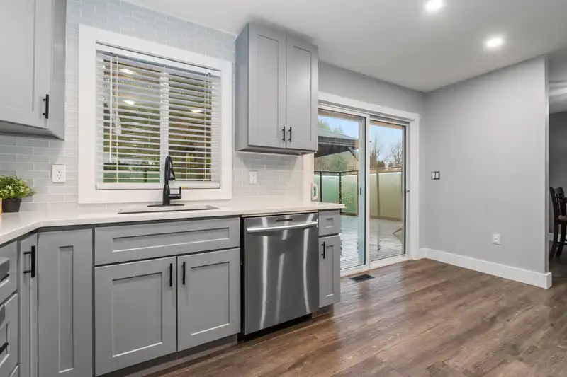 10148 BEAVER CRESCENT - photo 4 of 40