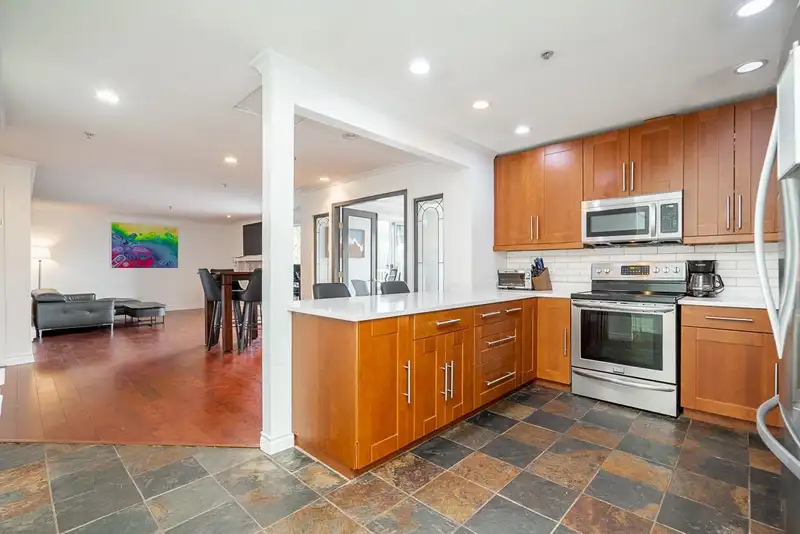 405 1000 BOWRON COURT - photo 1 of 39