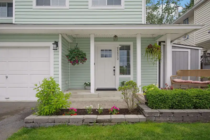 21572 93B AVENUE - photo 4 of 40