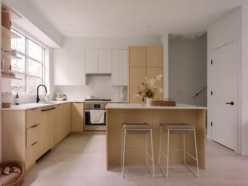 126 2045 HERITAGE PARK LANE - photo 1 of 36