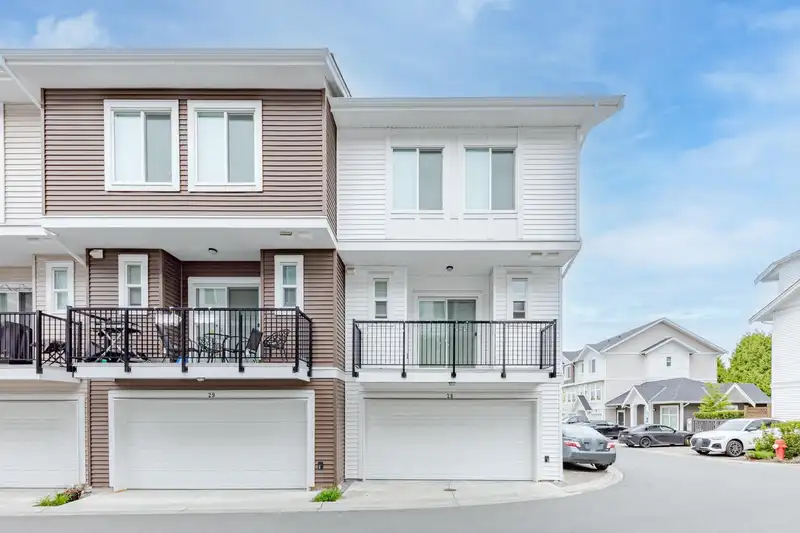 28 12073 62 AVENUE - photo 2 of 34