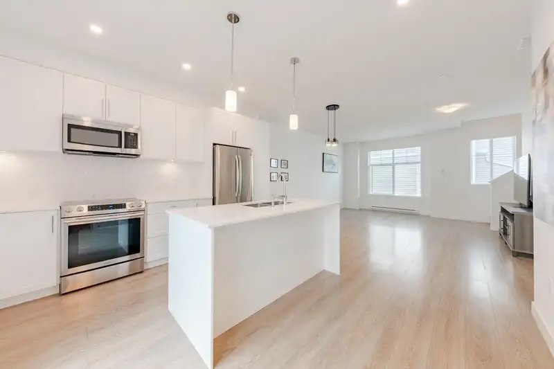 28 12073 62 AVENUE - photo 4 of 34