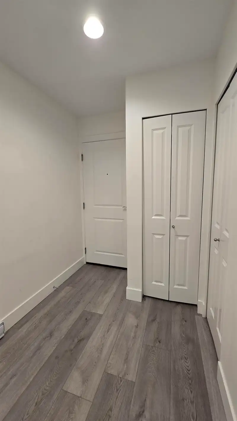 111 15392 16A AVENUE - photo 4 of 26