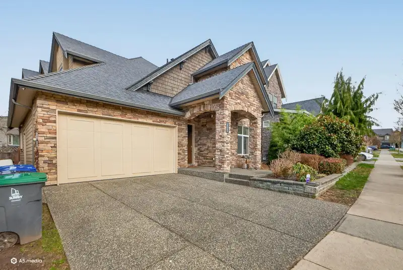 16309 25 AVENUE - photo 2 of 36