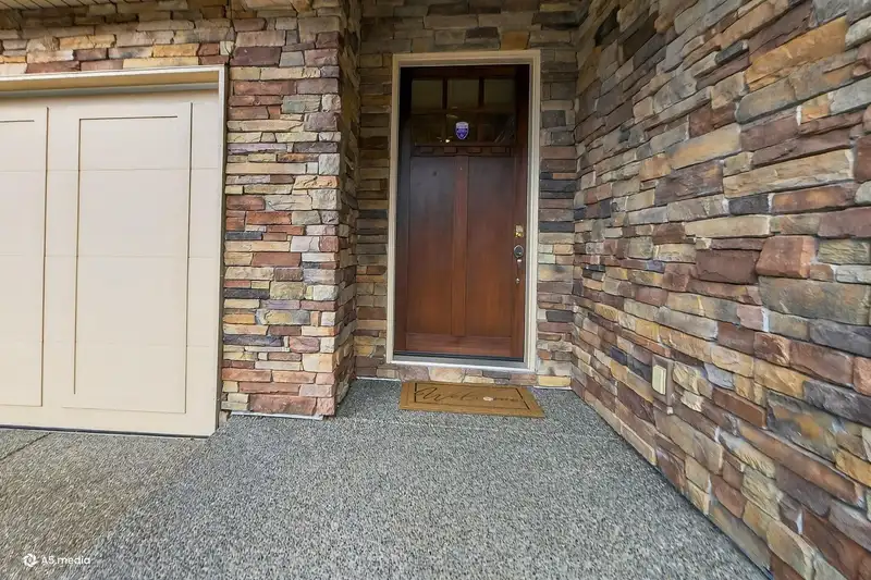 16309 25 AVENUE - photo 3 of 36