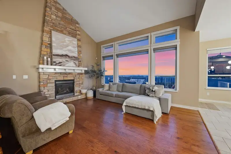 4 HICKORY DRIVE - photo 3 of 40