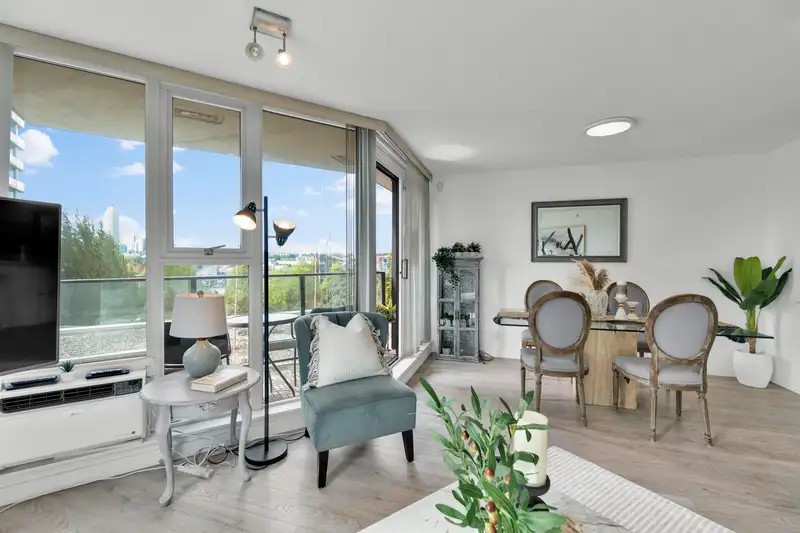 502 455 BEACH CRESCENT - photo 4 of 39