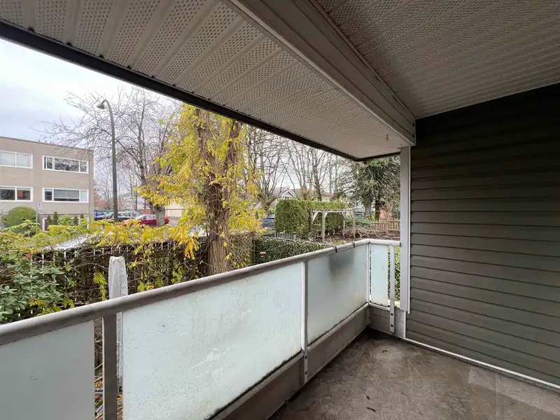 206 674 W 17TH AVENUE - photo 2 of 19