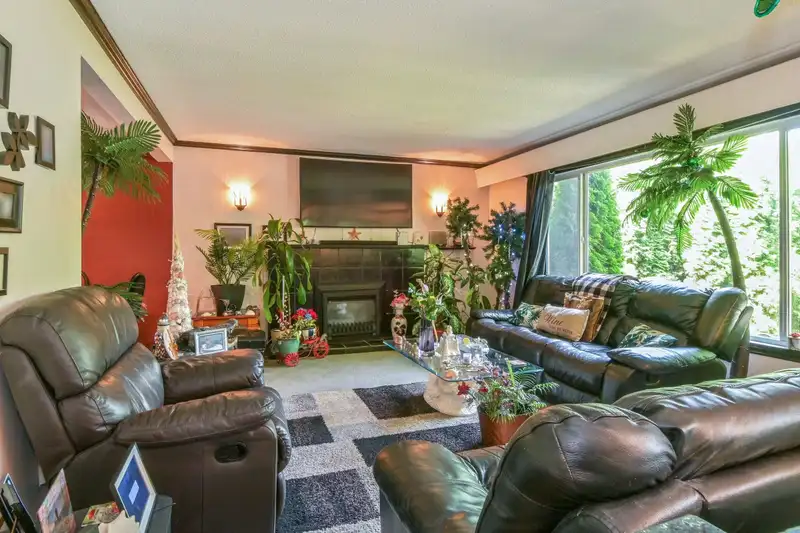 31868 CARLSRUE AVENUE - photo 3 of 33