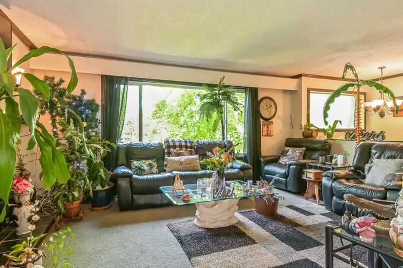 31868 CARLSRUE AVENUE - photo 4 of 33