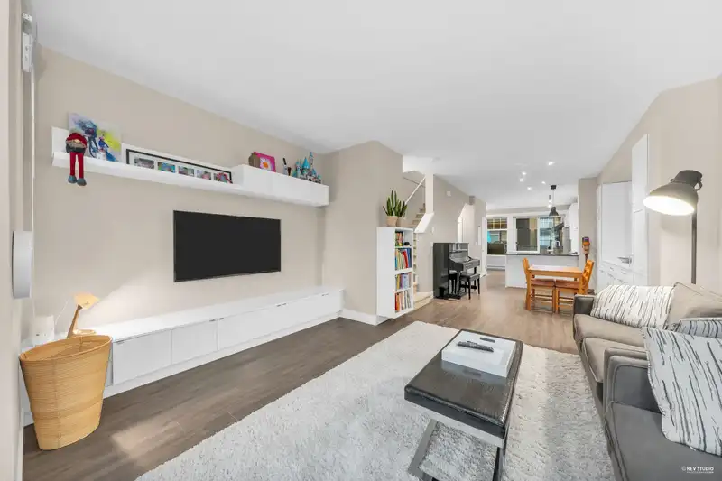 26 6088 BERESFORD STREET - photo 3 of 28