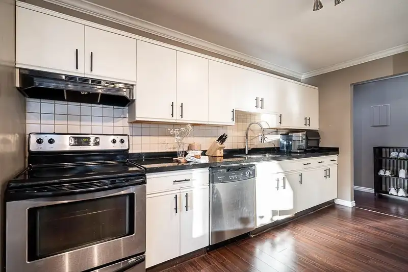313 1830 E SOUTHMERE CRESCENT - photo 4 of 33