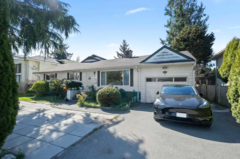 9771 PINEWELL CRESCENT - photo 1 of 14
