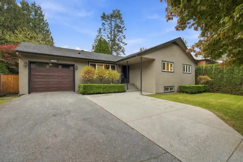 5788 CROWN STREET - photo 1 of 39