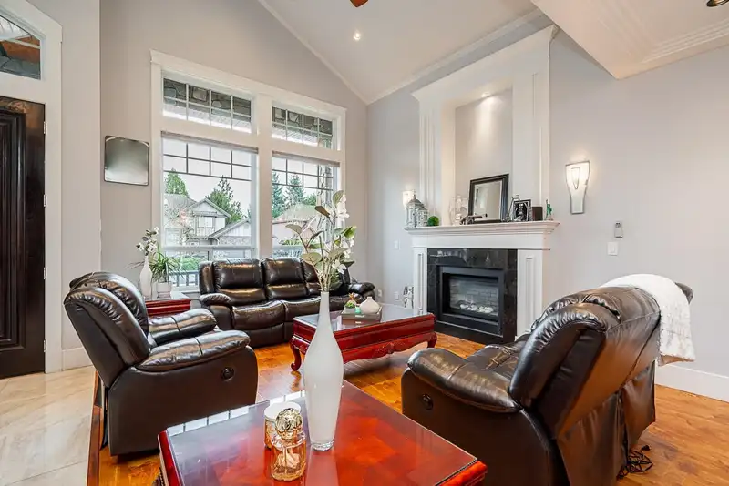 7273 149 STREET - photo 4 of 40