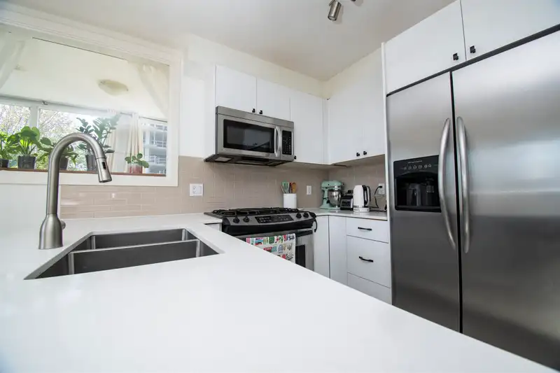 204 2483 SPRUCE STREET - photo 4 of 29