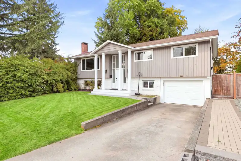 11781 84A AVENUE - photo 3 of 32