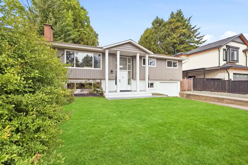 11781 84A AVENUE - photo 4 of 32