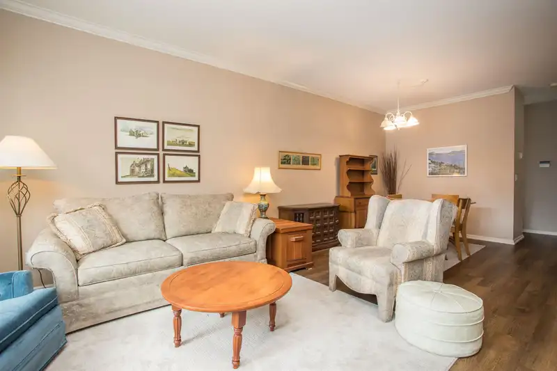 26 5820 DOVER CRESCENT - photo 3 of 26