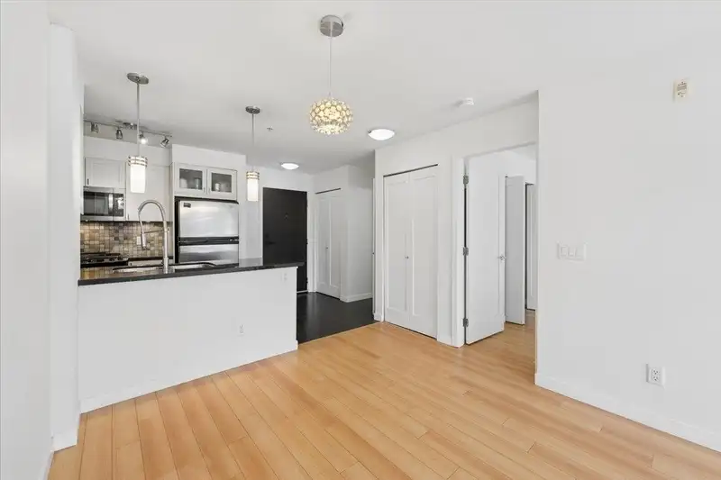 218 405 SKEENA STREET - photo 3 of 36