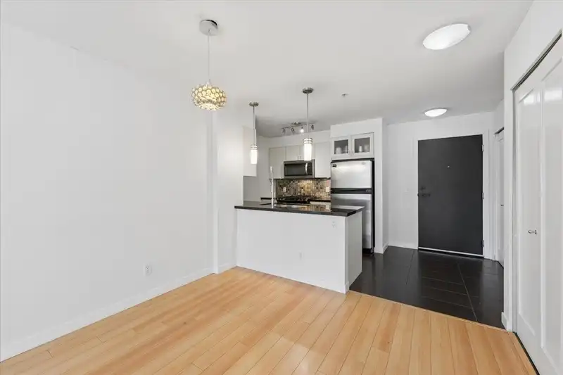 218 405 SKEENA STREET - photo 4 of 36