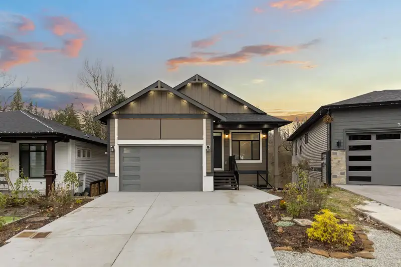 33941 PRENTIS AVENUE - photo 1 of 35