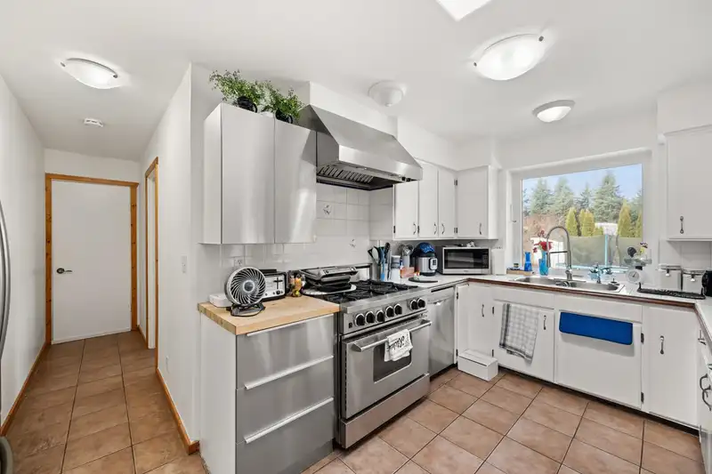 26871 58 AVENUE - photo 3 of 40