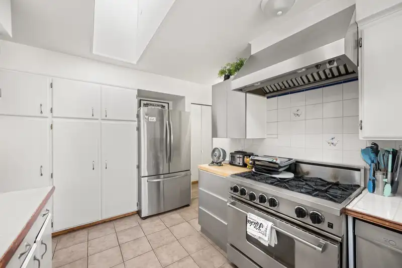 26871 58 AVENUE - photo 4 of 40