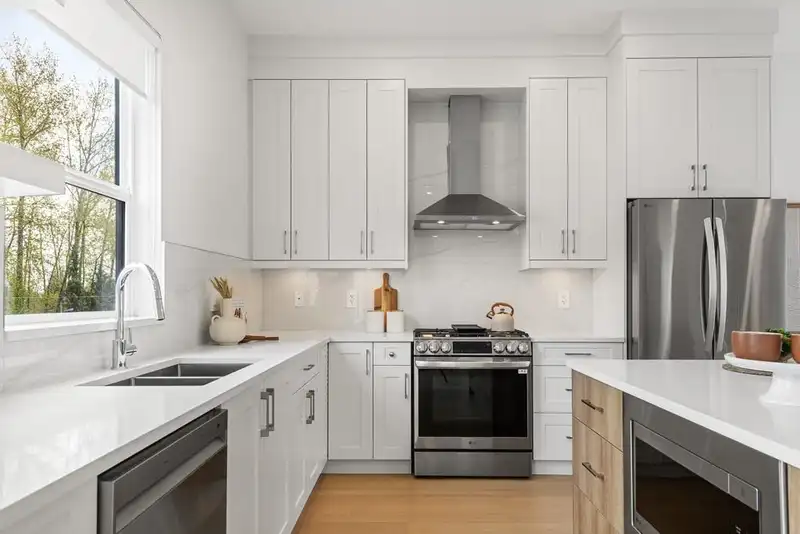 2 20645 68 AVENUE - photo 1 of 34