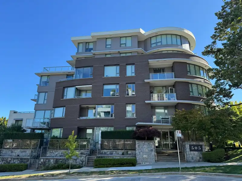 202 505 W 30TH AVENUE - photo 1 of 22