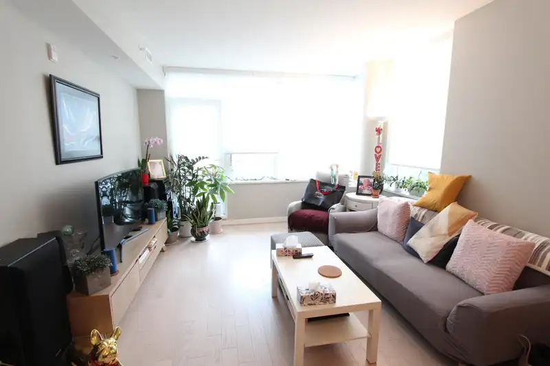 202 505 W 30TH AVENUE - photo 2 of 22