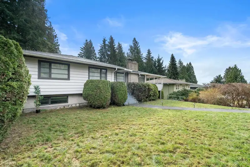 3990 DELBROOK AVENUE - photo 3 of 40