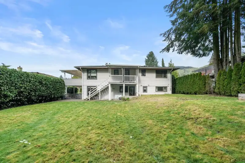 3990 DELBROOK AVENUE - photo 4 of 40
