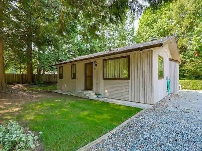 20515 20 AVENUE - photo 1 of 2