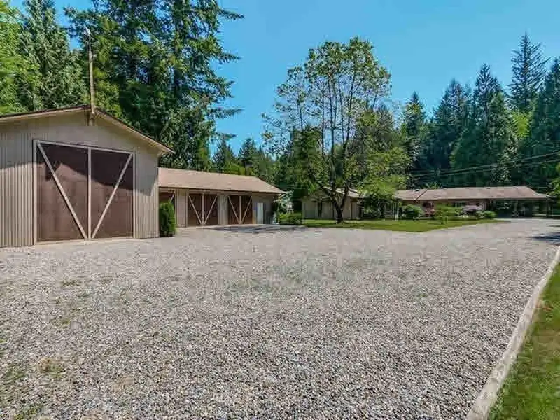 20515 20 AVENUE - photo 2 of 2