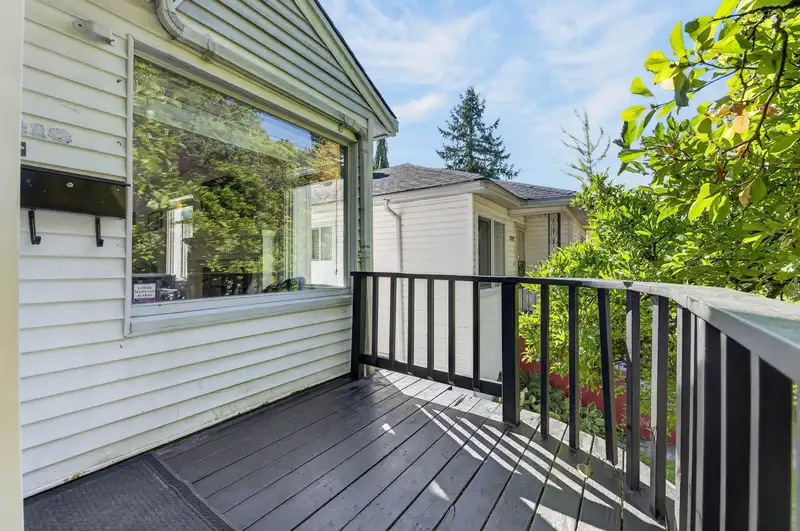 2218 E 11TH AVENUE - photo 4 of 40