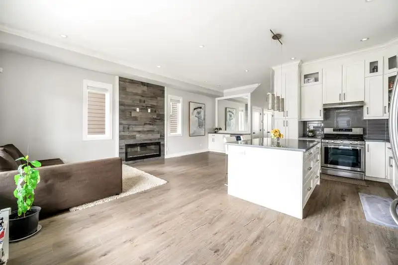 6042 138 STREET - photo 3 of 31