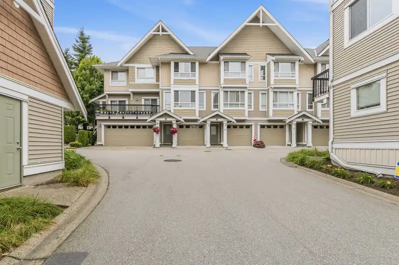 17 20159 68 AVENUE - photo 1 of 40