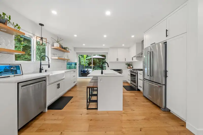 19610 50A AVENUE - photo 2 of 40