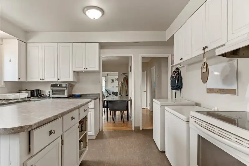 33919 VICTORY BOULEVARD - photo 1 of 29