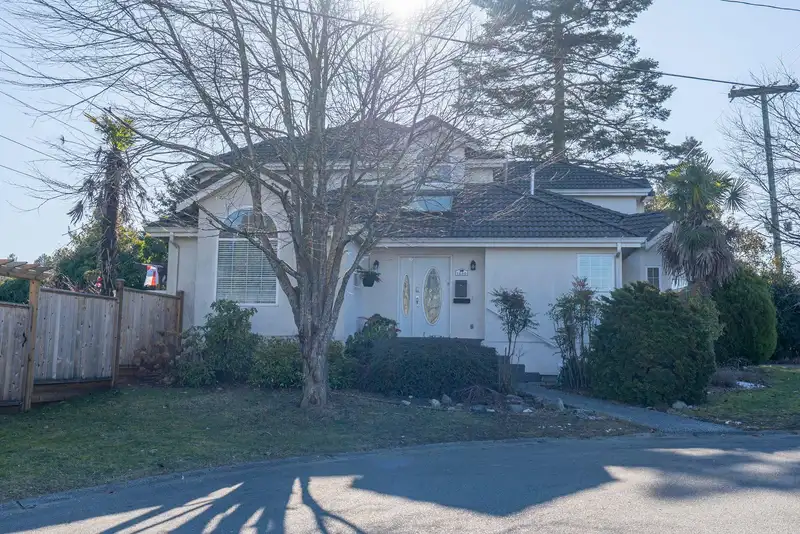 1680 53A STREET - photo 1 of 2