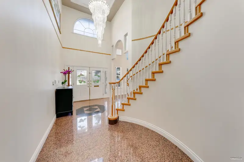 10451 SWINTON CRESCENT - photo 2 of 37