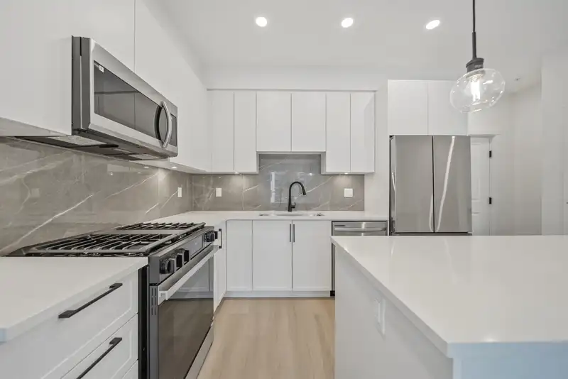 401 3438 146A STREET - photo 1 of 18