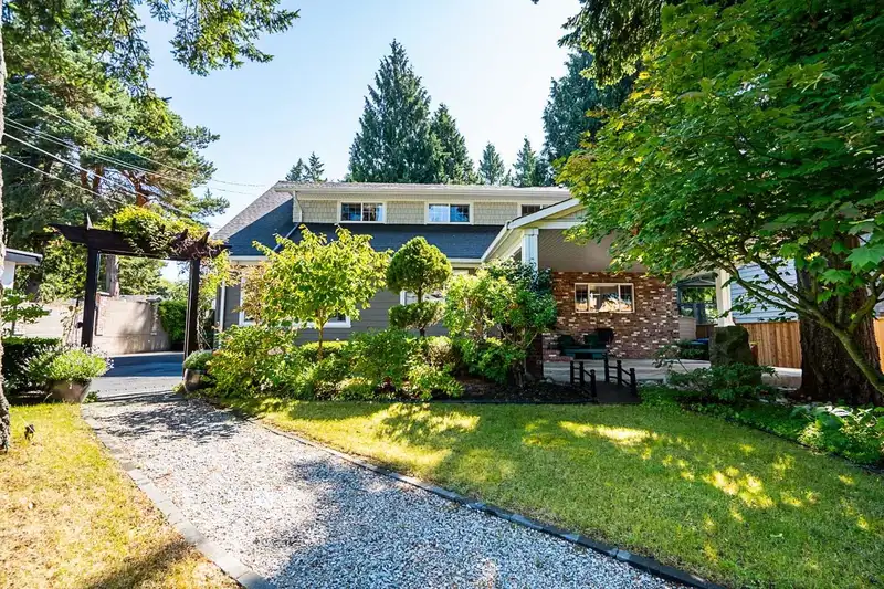 1542 128 STREET - photo 3 of 39