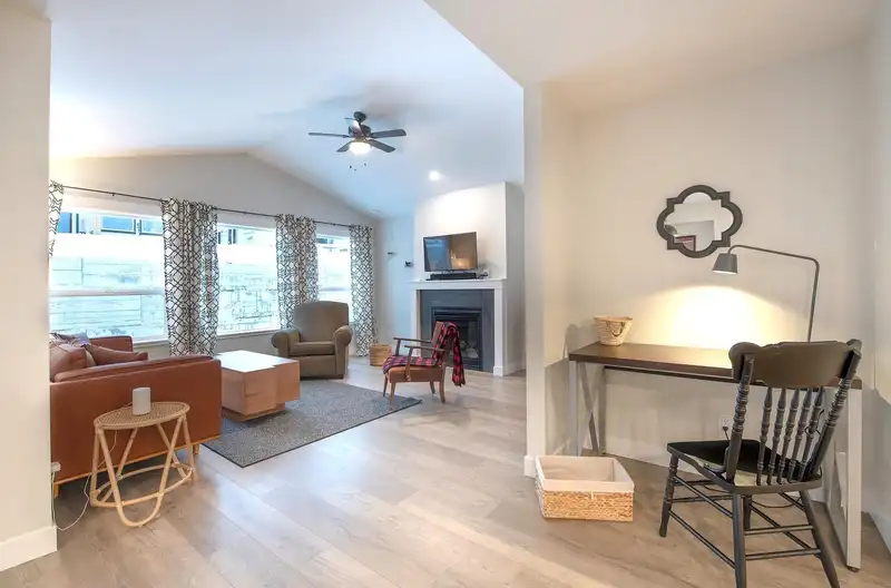 1040 CELIA CRESCENT - photo 2 of 18