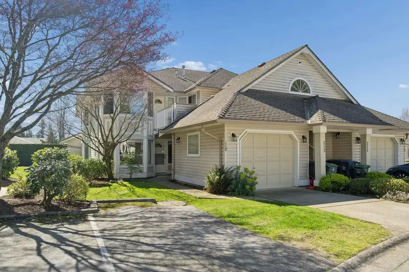 112 16031 82 AVENUE - photo 1 of 35