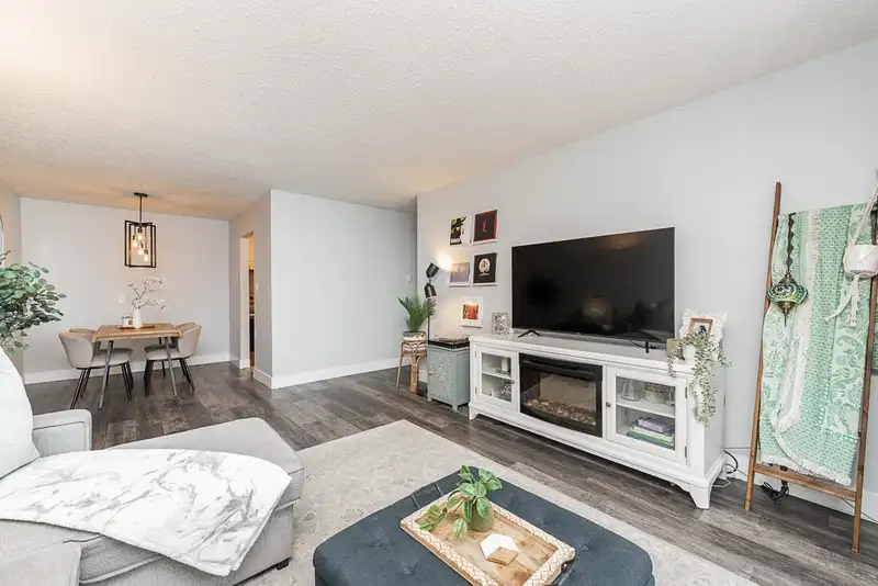 211 236 W 2ND STREET - photo 1 of 37