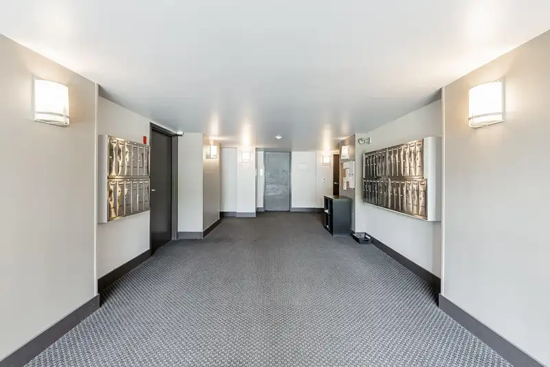 211 236 W 2ND STREET - photo 4 of 37