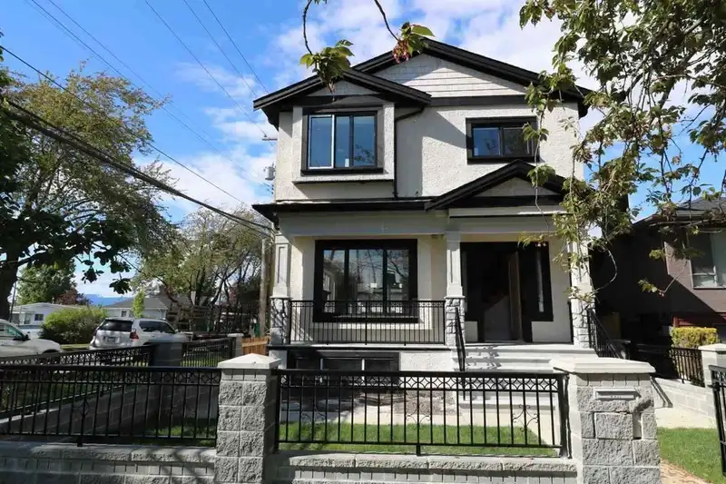 3101 E 46TH AVENUE - photo 1 of 22