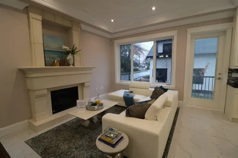 3101 E 46TH AVENUE - photo 4 of 22